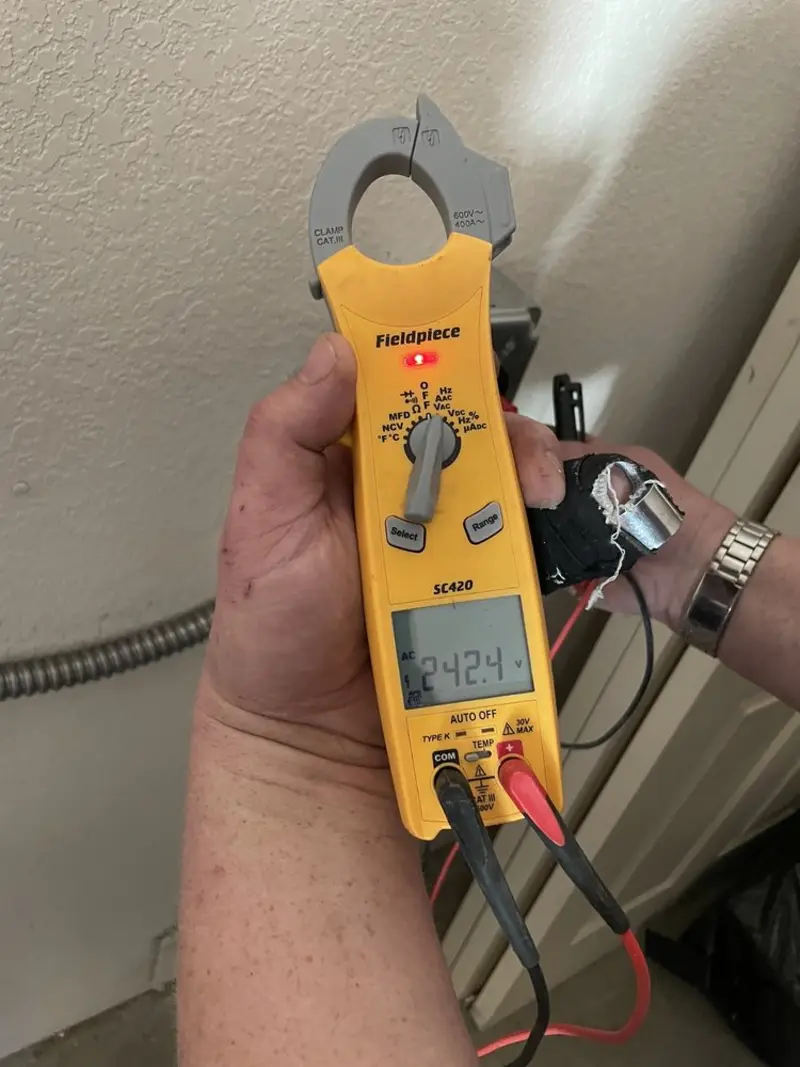 Voltage testing with clamp meter during Aluminum Wiring Replacement in Grinnell